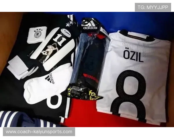 足球巨星开箱体验揭密 揭示球员专属装备与背后故事